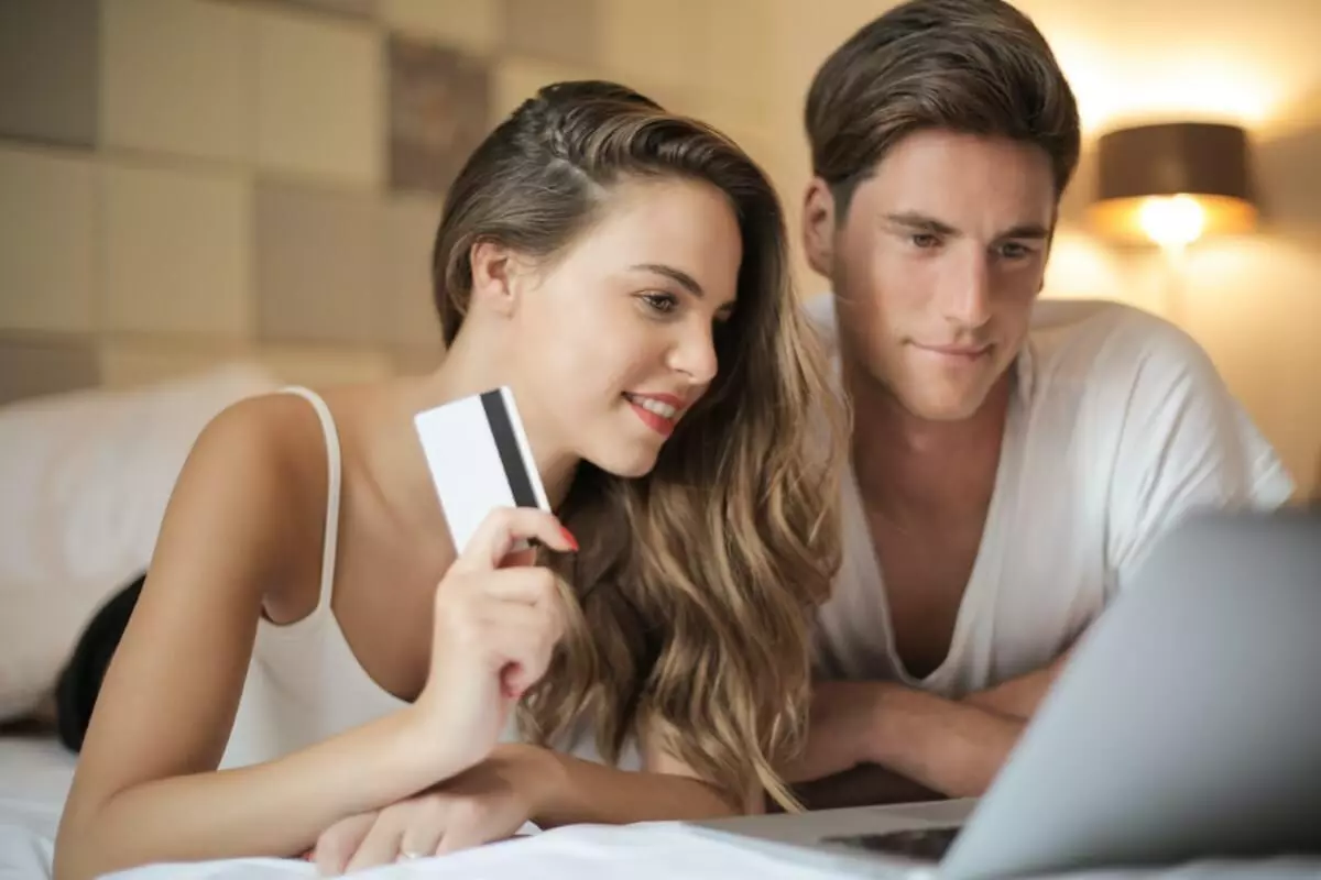 Criando uma Identidade de Marca Online Desenvolvimento de Lojas Virtuais 1