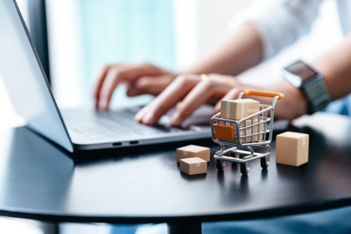 Introdução ao E-commerce: Criando uma Loja Online Desenvolvimento de Lojas Virtuais 1